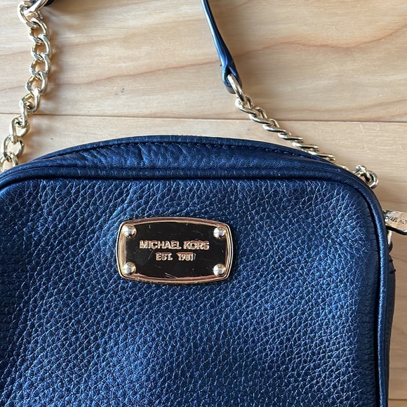 Small Michael Kors purse - Picture 2 of 2